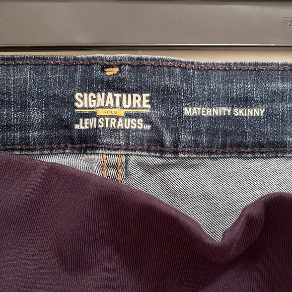 Levi Strauss Signature Maternity Jeans - Picture 4 of 8